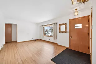 1139 Hubbard Ave, Saint Paul, MN 55104 - Photo 3