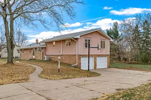 590 Ryan Ave W, Roseville, MN 55113 - Photo 29