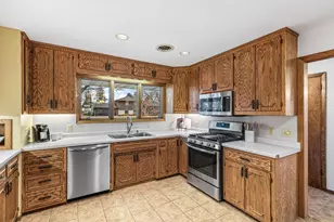 590 Ryan Ave W, Roseville, MN 55113 - Photo 11