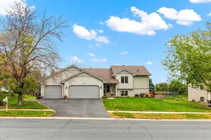 1250 Lake Susan Hills Dr, Chanhassen, MN 55317 - Photo 1