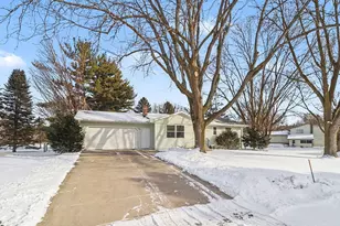 211 Meadow Ln, New Prague, MN 56071 - Photo 1