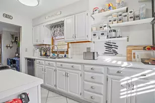 1726 Hyacinth Ave E, Saint Paul, MN 55106 - Photo 9