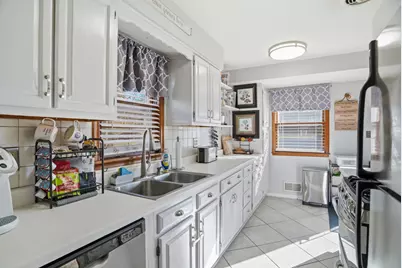 1726 Hyacinth Avenue E, Saint Paul, MN 55106 - Photo 7