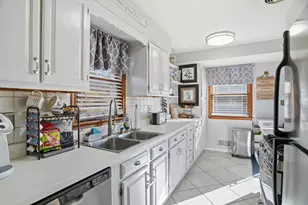 1726 Hyacinth Ave E, Saint Paul, MN 55106 - Photo 7