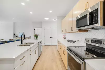 1948 W Wayzata Boulevard #308, Long Lake, MN 55356 - Photo 9