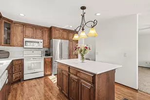 1195 Van Buren St S, Shakopee, MN 55379 - Photo 9