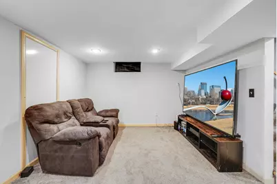 698 Larpenteur Avenue W, Saint Paul, MN 55113 - Photo 23