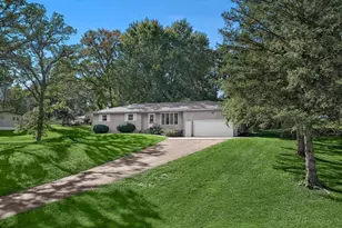 12384 Green Acres Dr, Caledonia, MN 55921 - Photo 1