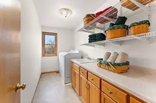 909 New Century Blvd S, Maplewood, MN 55119 - Photo 43