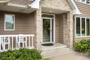 727 Laurie Ct, Maplewood, MN 55117 - Photo 1