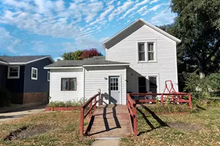 18 S Spring Ave, Springfield, MN 56087 - Photo 1