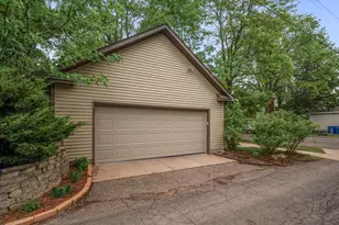 1670 Ashland Ave, Saint Paul, MN 55104 - Photo 33