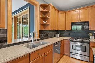 8019 Marsh Creek Rd, Woodbury, MN 55125 - Photo 11