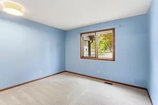 1923 Fox Ridge Dr, West Saint Paul, MN 55118 - Photo 21