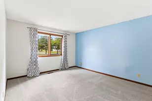 1923 Fox Ridge Dr, West Saint Paul, MN 55118 - Photo 17