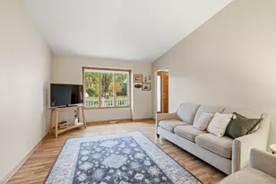 16 Woodridge Dr, Belle Plaine, MN 56011 - Photo 5