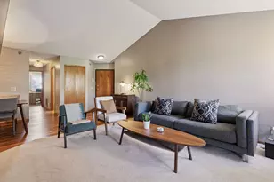 2556 Concord Way, Mendota Heights, MN 55120 - Photo 5