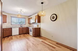 2556 Concord Way, Mendota Heights, MN 55120 - Photo 9