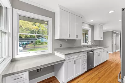 1802 Lydia Avenue W, Roseville, MN 55113 - Photo 11