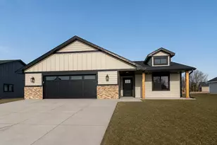 309 Pinehurst Dr, Mankato, MN 56001 - Photo 1