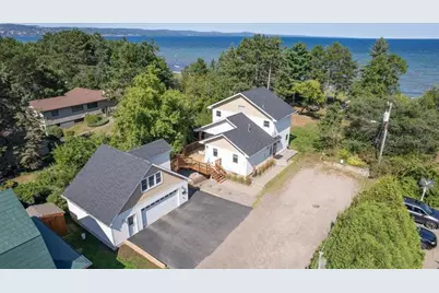 3239 S Lake Avenue, Duluth, MN 55802 - Photo 1