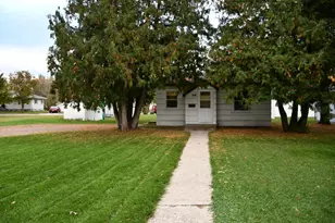 706 Dewey Ave N, Thief River Falls, MN 56701 - Photo 1