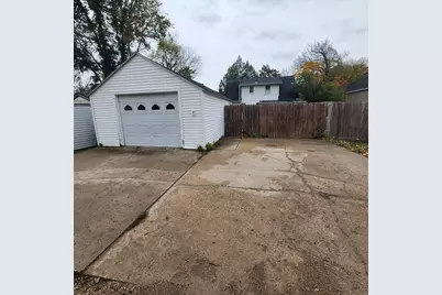 241 Crocker Avenue N, Thief River Falls, MN 56701 - Photo 3