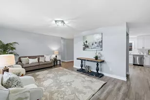 4301 Heritage Hills Dr, Bloomington, MN 55437 - Photo 5