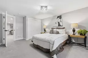 4301 Heritage Hills Dr, Bloomington, MN 55437 - Photo 15