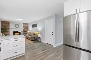 4301 Heritage Hills Dr, Bloomington, MN 55437 - Photo 9