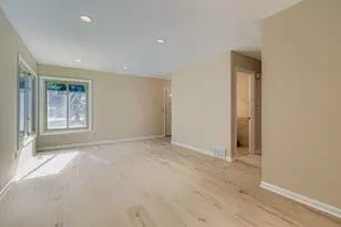 335 Elan Ct, Woodbury, MN 55125 - Photo 7