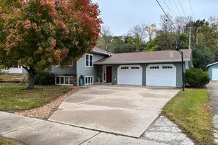 324 N Vine St, Fergus Falls, MN 56537 - Photo 1