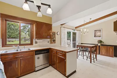 10655 Beard Avenue S, Bloomington, MN 55431 - Photo 9