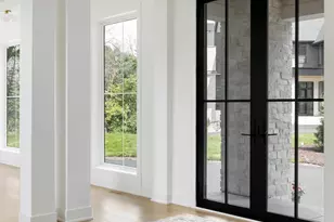 260 Eastwood Ct, Chanhassen, MN 55317 - Photo 9