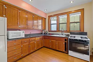 702 4th St E, Saint Paul, MN 55106 - Photo 11