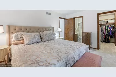 944 Pine View Court, Saint Paul, MN 55119 - Photo 11