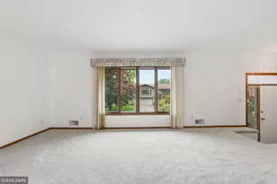 944 Pine View Ct, Saint Paul, MN 55119 - Photo 5