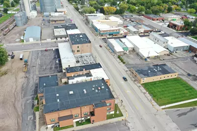 906 W Lincoln Avenue, Olivia, MN 56277 - Photo 3