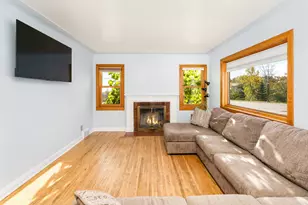 2402 Piedmont Ave, Duluth, MN 55811 - Photo 3