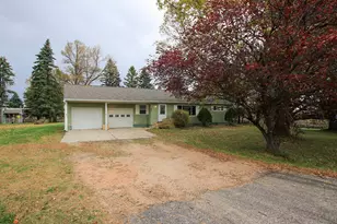 555 N High Dr NE, Hutchinson, MN 55350 - Photo 23