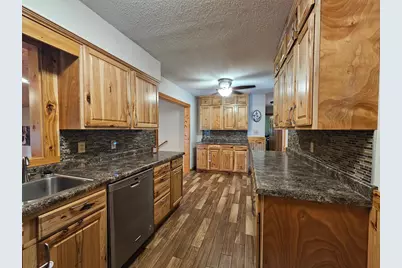 804 6th Avenue SE, Pipestone, MN 56164 - Photo 9