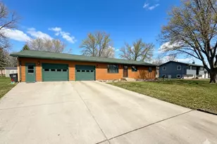 804 6th Ave SE, Pipestone, MN 56164 - Photo 3