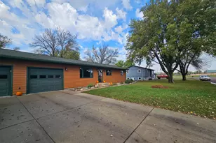 804 6th Ave SE, Pipestone, MN 56164 - Photo 5