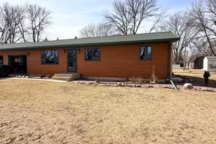 804 6th Ave SE, Pipestone, MN 56164 - Photo 3