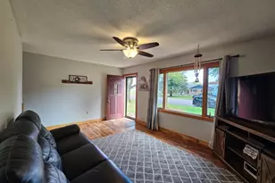 804 6th Ave SE, Pipestone, MN 56164 - Photo 7