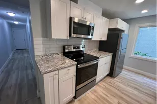 910 Oliver Ave N, Minneapolis, MN 55411 - Photo 1