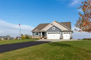 920 Amelia Ct NE, Montgomery, MN 56069 - Photo 3