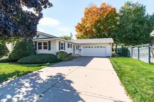 906 Redwood St E, La Crescent, MN 55947 - Photo 1