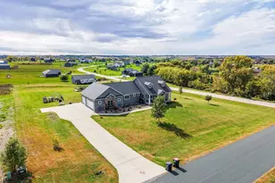 5892 Cambridge Hill Rd SE, Rochester, MN 55904 - Photo 3