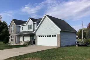 119 Hall Ln, Alden, MN 56009 - Photo 3